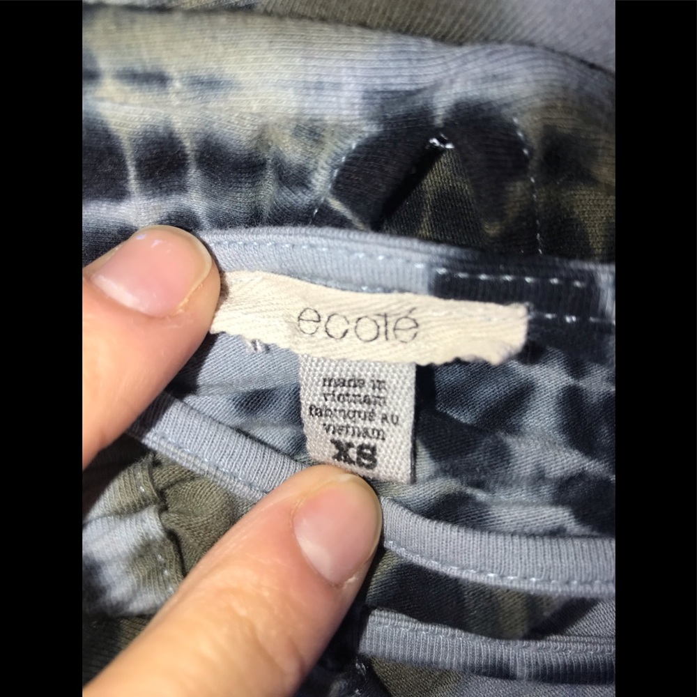 Beautifully Designed Form Fitting Dress - image 4